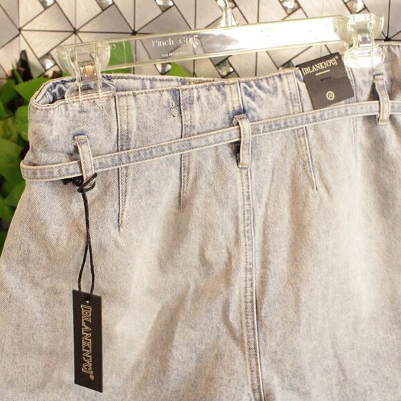 BlankNYC Pay Back Pleated High Rise Denim Shorts with Belt Blue Size 28 NWT - Picture 6 of 11